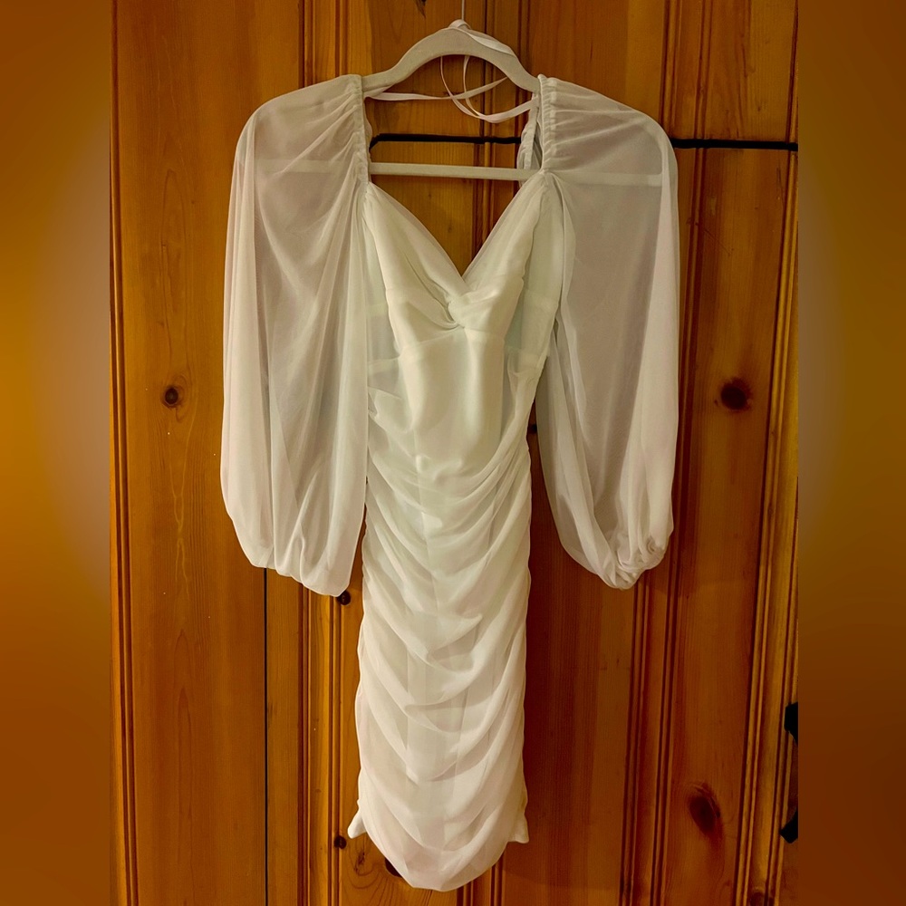 B. Darlin White Juniors’ Ruched Bodycon Dress, size XS;worn once for 3 hours!